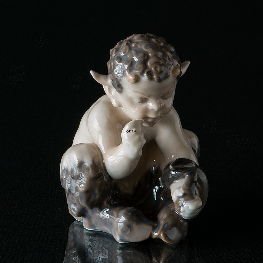 Faun med slange, Royal Copenhagen figur nr. 1712