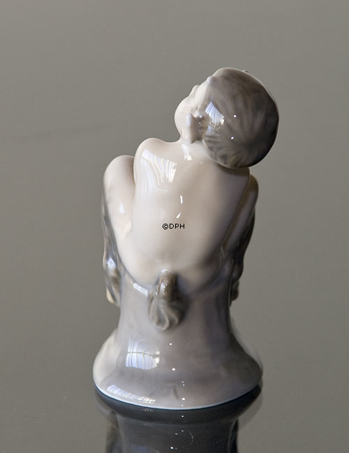 Faun på træstub, Royal Copenhagen figur nr. 1738