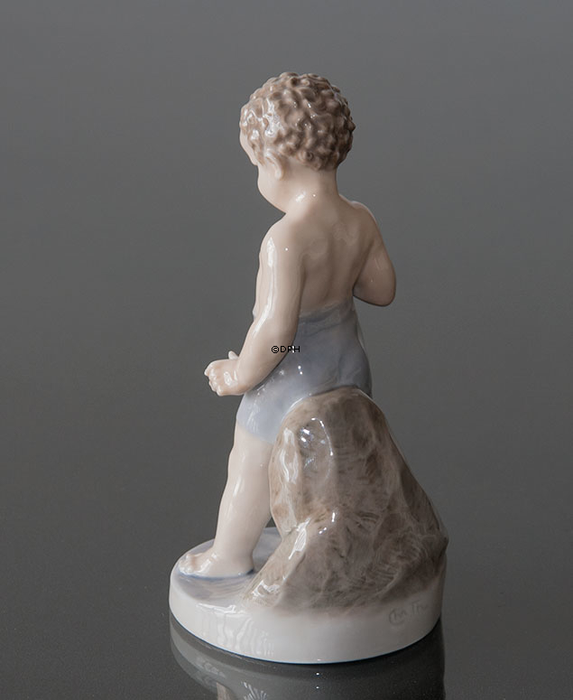 Dreng Stående med badebukser, Royal Copenhagen figur nr. 1786
