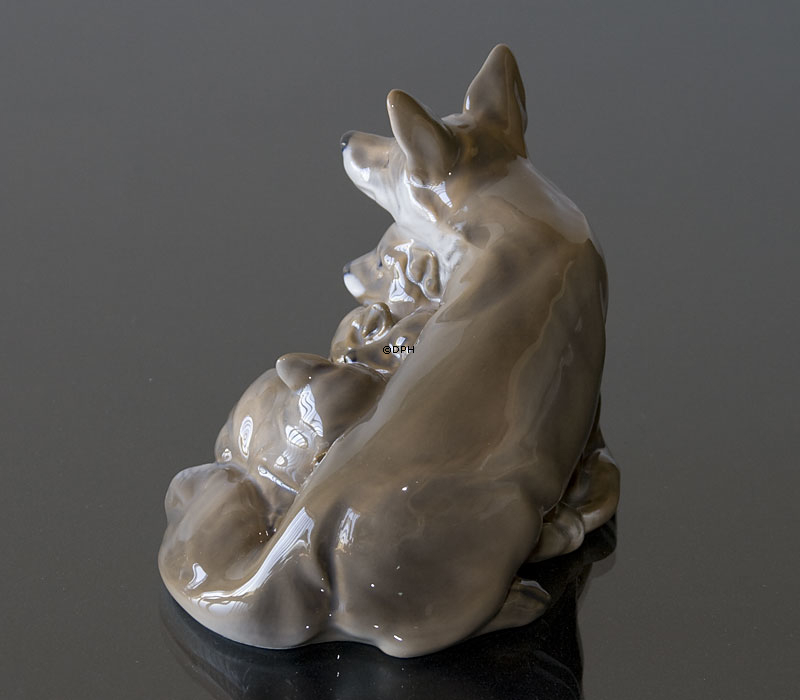 Ræv med unger, Royal Copenhagen figur nr. 1788