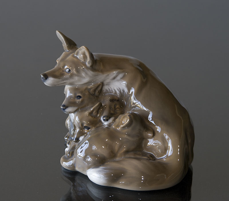 Ræv med unger, Royal Copenhagen figur nr. 1788