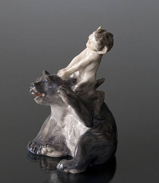 Faun med Bjørn, Royal Copenhagen figur nr. 1804