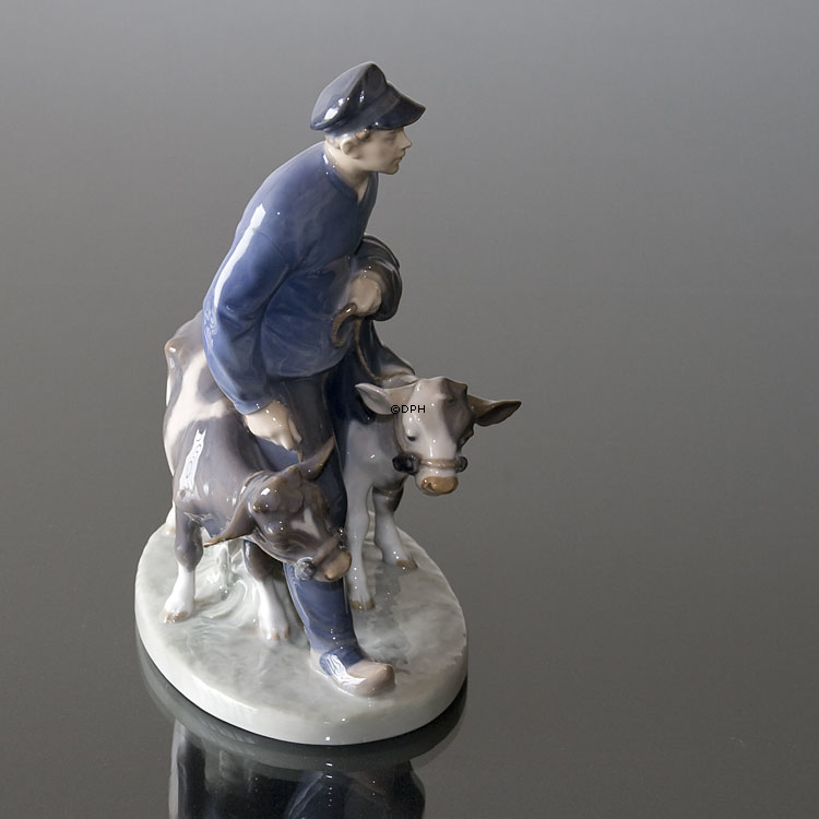 Dreng med to Kalve, Royal Copenhagen figur nr. 117 eller 1858