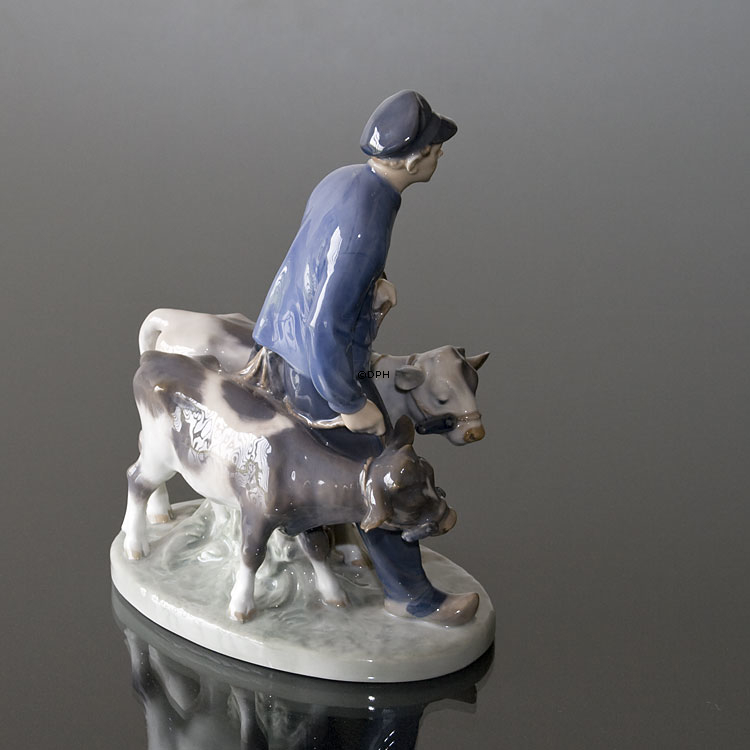 Dreng med to Kalve, Royal Copenhagen figur nr. 117 eller 1858