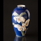 Vase in dunkelblau mit Blume, Royal Copenhagen nr. 1886-476