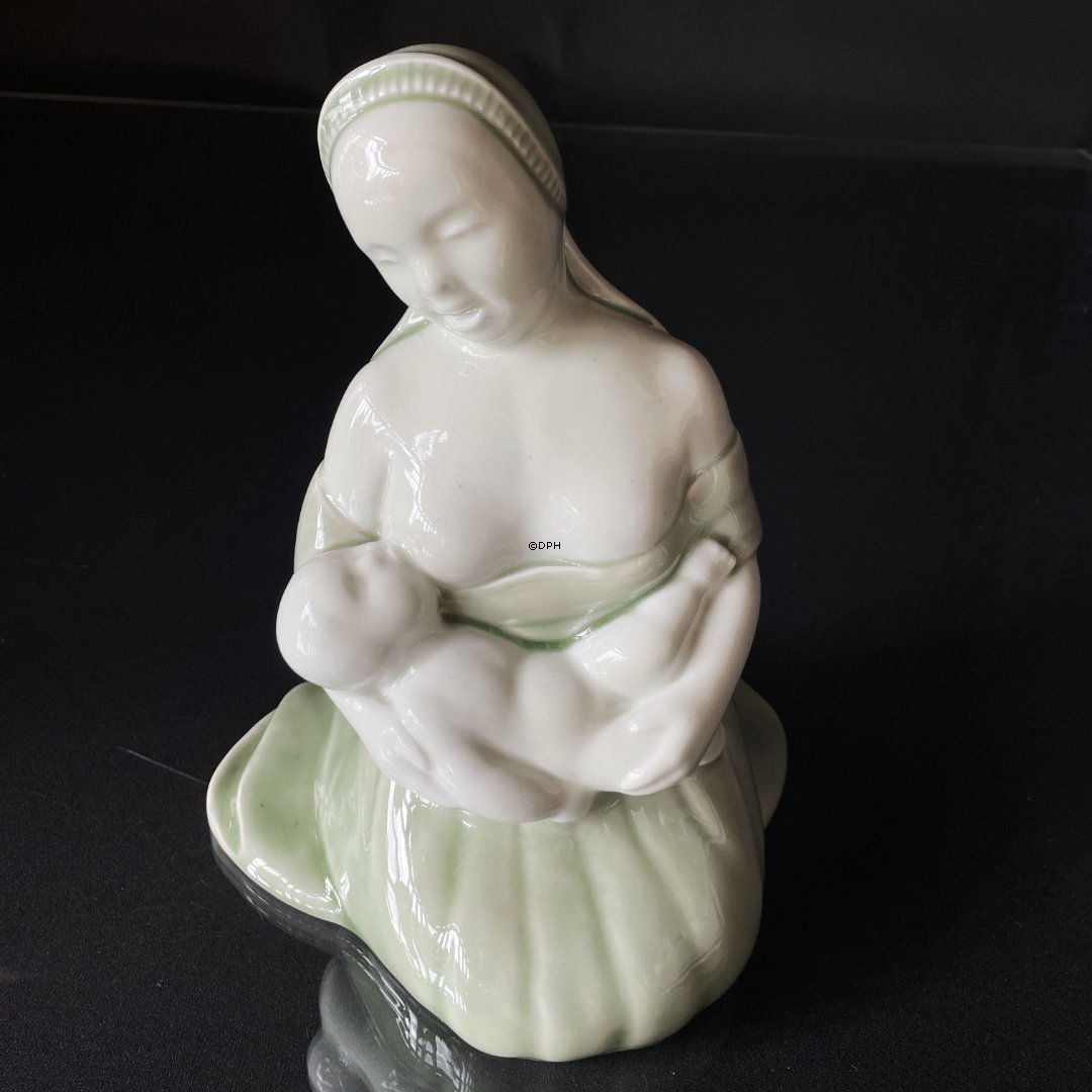Sjælden Royal Copenhagen figur nr. 1887, Mor med barn