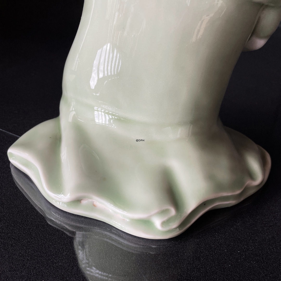 Sjælden Royal Copenhagen figur nr. 1887, Mor med barn