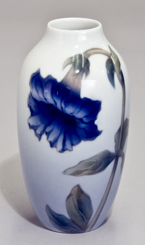 Vase med blomst, Royal Copenhagen nr. 1910-239