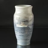 Riesige Vase mit 
königlichem Schiff Dannebrog, UNICA, (1922)  Royal Copenhagen, gemalt von Christian Benjamin Olsen