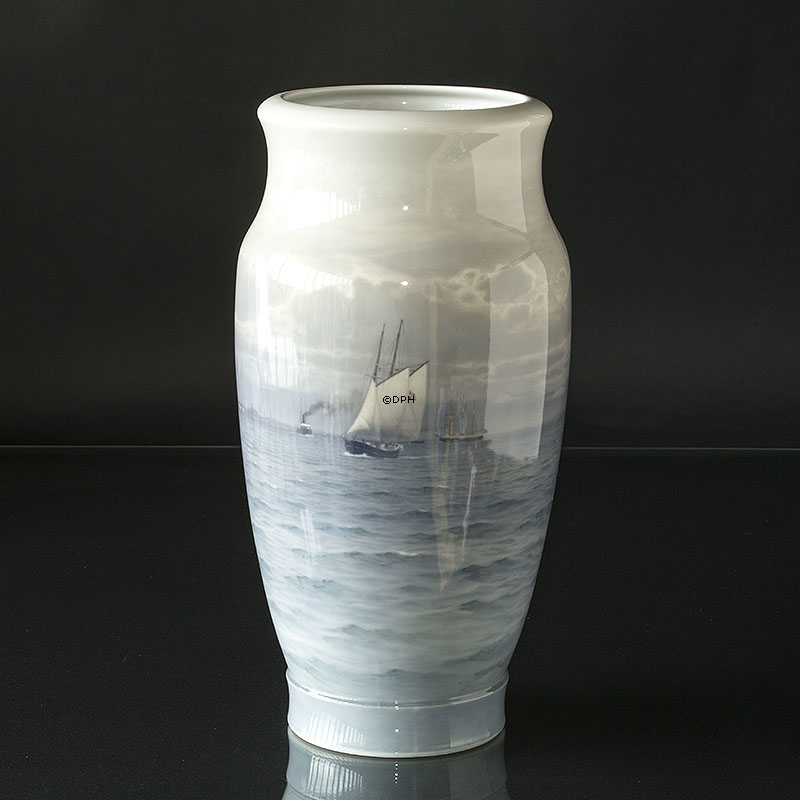 Kæmpe stor Vase med kongeskibet Dannebrog, UNICA (1922), Royal Copenhagen, Malet af Christian Benjamin Olsen