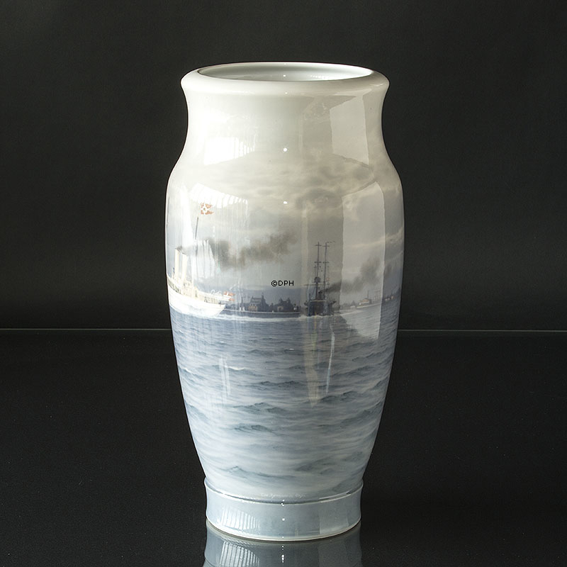 Kæmpe stor Vase med kongeskibet Dannebrog, UNICA (1922), Royal Copenhagen, Malet af Christian Benjamin Olsen