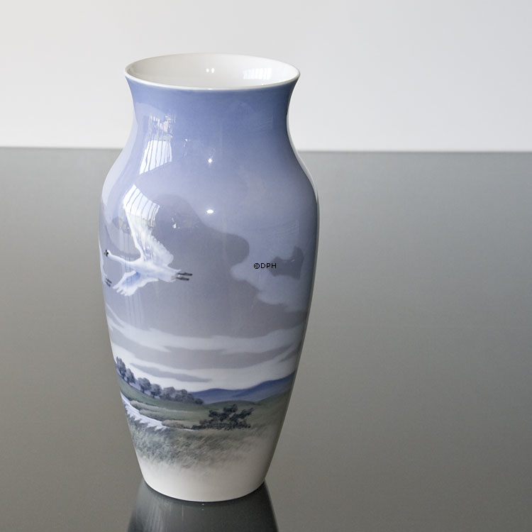 Vase med Svaner, Royal Copenhagen nr. 1955-137