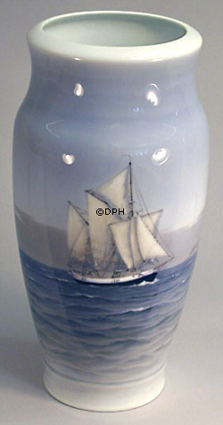 Vase med Sejlskib, Royal Copenhagen nr. 1959-131