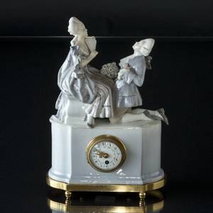 Kvinde og mand, Frieri base med ur, (1918) , Royal Copenhagen figur nr. 1969 | Nr. R1969-UR | DPH Trading