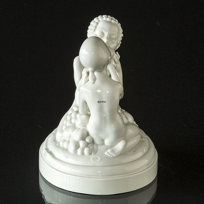 Adam og Eva med æbler, Signeret Ingeborg Nielsen, Privat 1926 Blanc de Chine