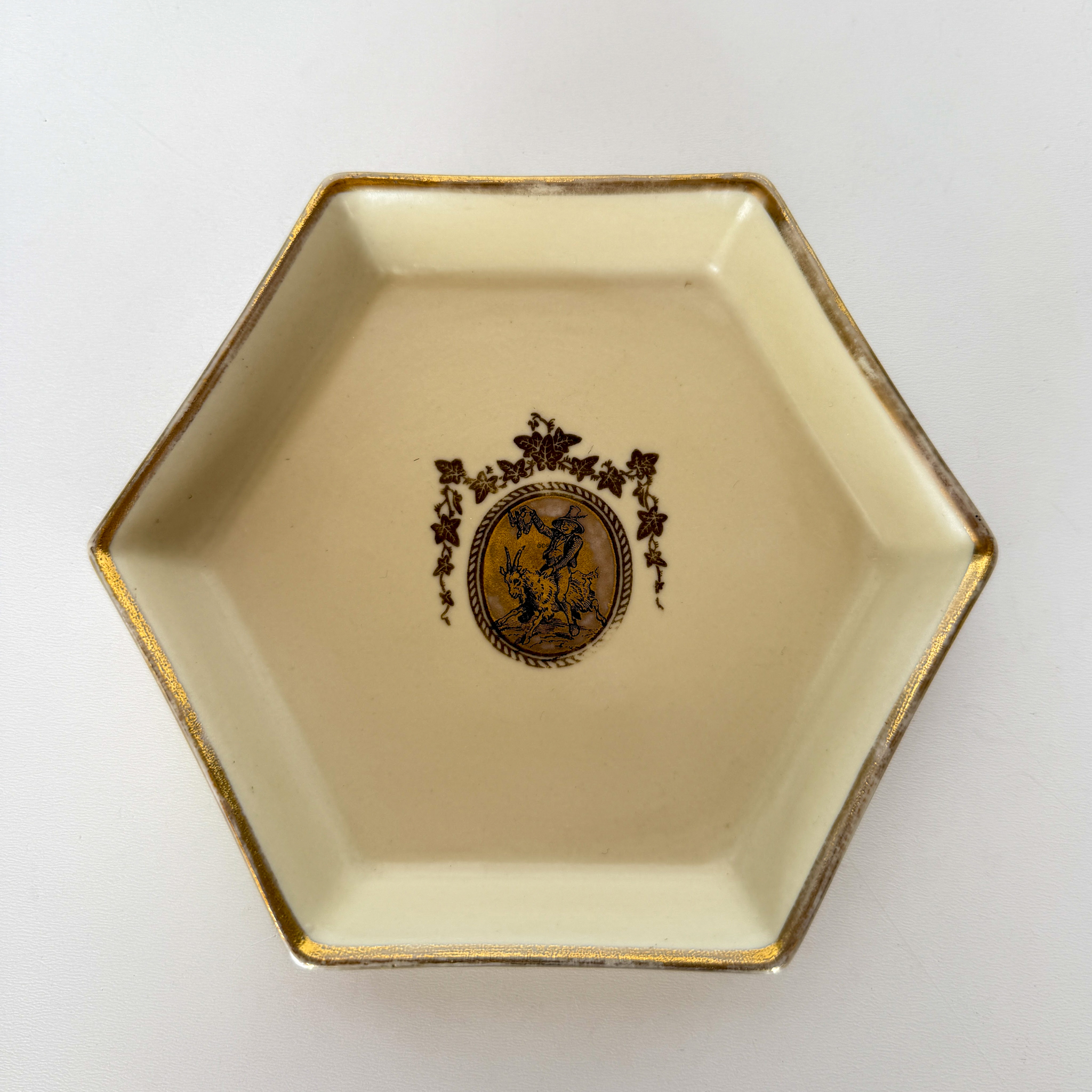 Royal Copenhagen skål med Klods Hans nr. 2008-54