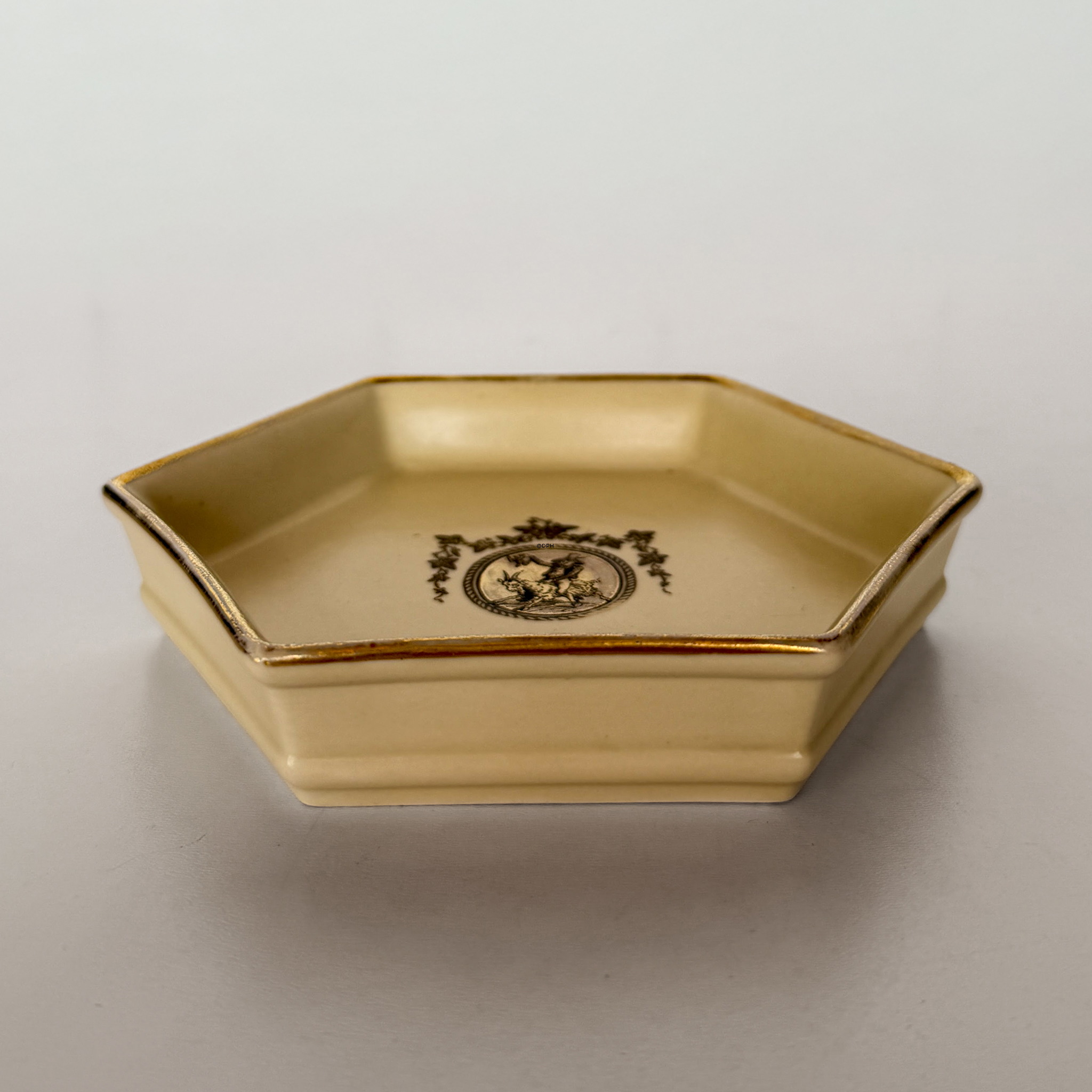 Royal Copenhagen skål med Klods Hans nr. 2008-54