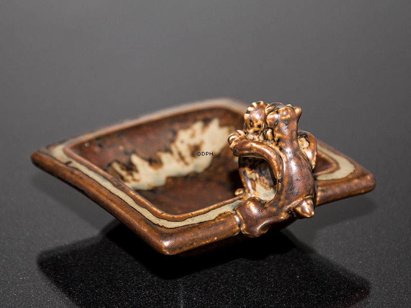 Stentøjsskål med fabeldyr på kanten, Royal Copenhagen nr. 20175