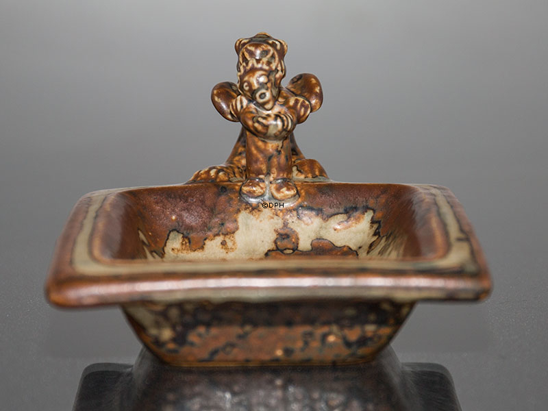 Stentøjsskål med fabeldyr på kanten, Royal Copenhagen nr. 20175