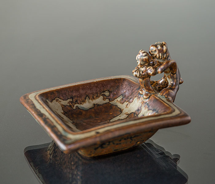 Stentøjsskål med fabeldyr på kanten, Royal Copenhagen nr. 20175