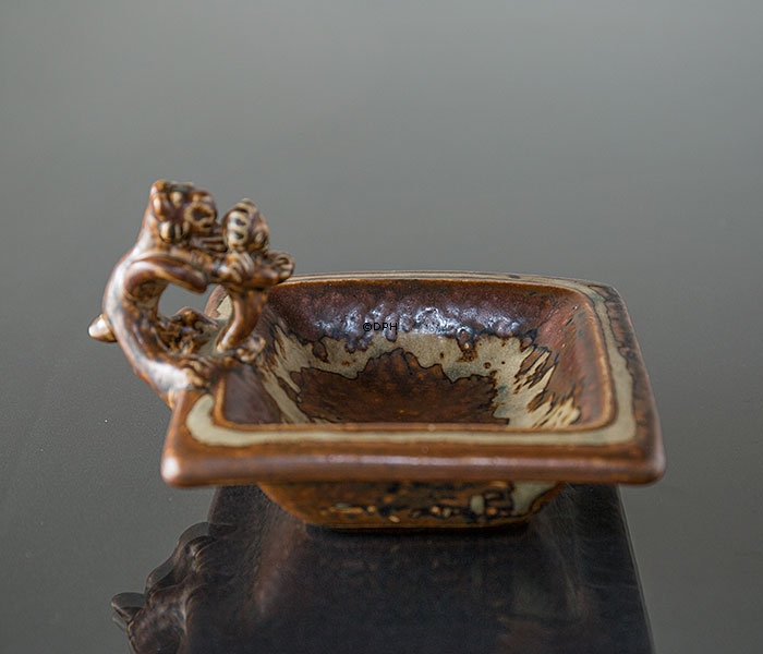 Stentøjsskål med fabeldyr på kanten, Royal Copenhagen nr. 20175