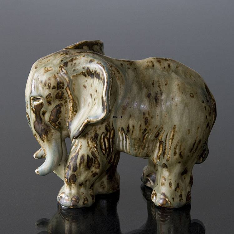 Stående elefant, Royal Copenhagen stentøjsfigur nr. 20198