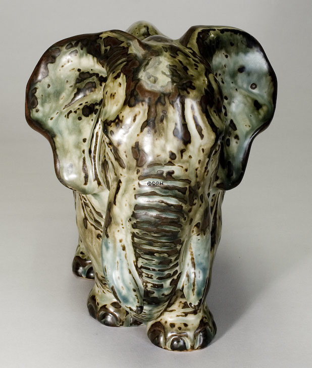 Stående elefant, Royal Copenhagen stentøjsfigur nr. 20198