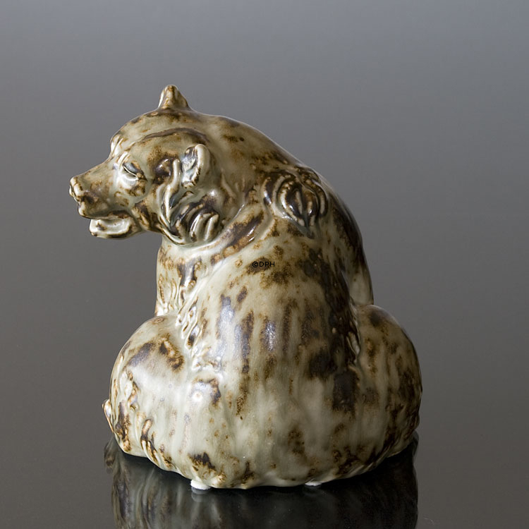 Siddende stentøjsbjørn Royal Copenhagen nr. 20206