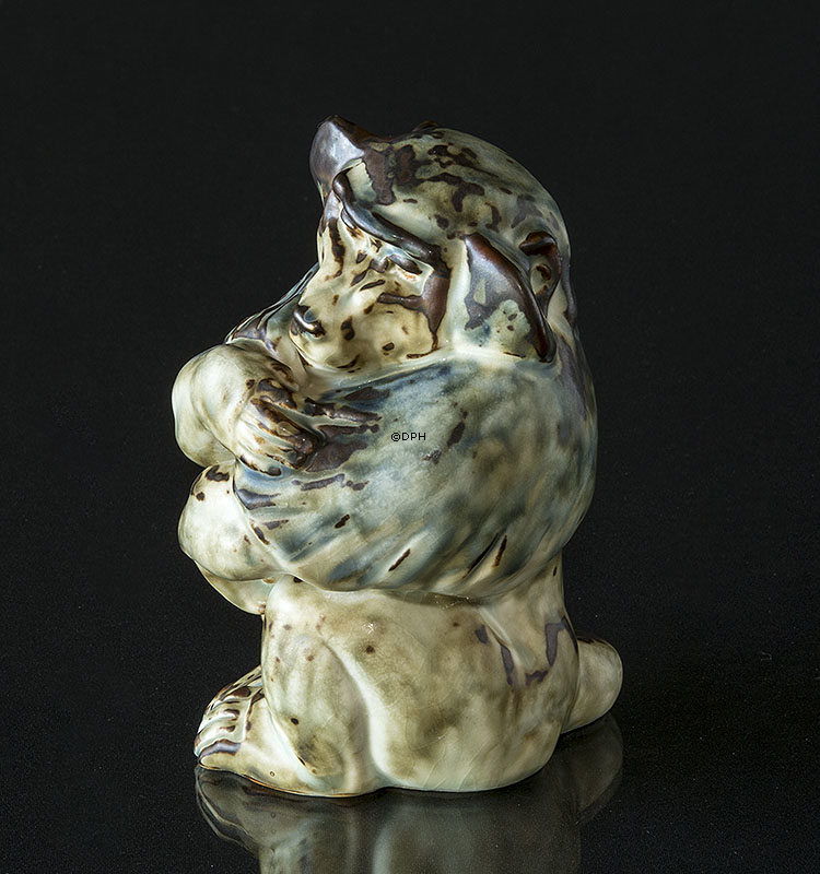 Abe siddende, Royal Copenhagen stentøjsfigur nr. 20216