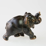 Elefant läuft mit Rüssel hoch, Royal Copenhagen Steinzeug Figur Nr. 20220
