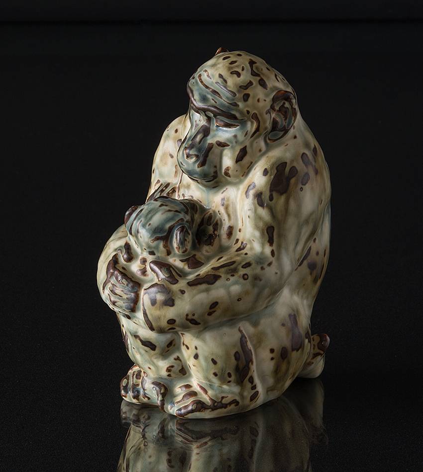 Abe med baby, Royal Copenhagen stentøjsfigur nr. 20241