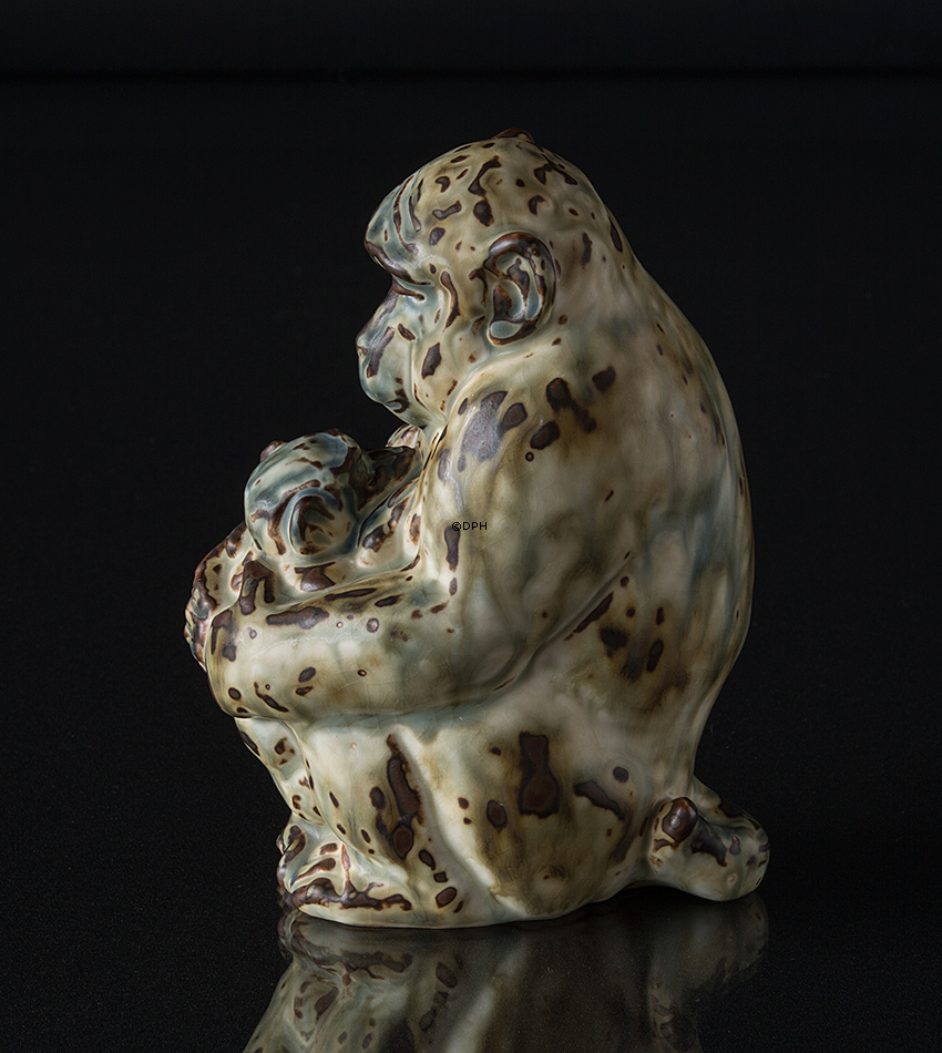 Abe med baby, Royal Copenhagen stentøjsfigur nr. 20241