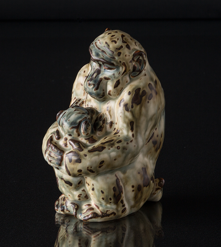 Abe med baby, Royal Copenhagen stentøjsfigur nr. 20241