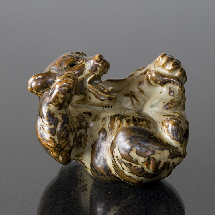 Liggende bjørn, Royal Copenhagen stentøjsfigur nr. 20271