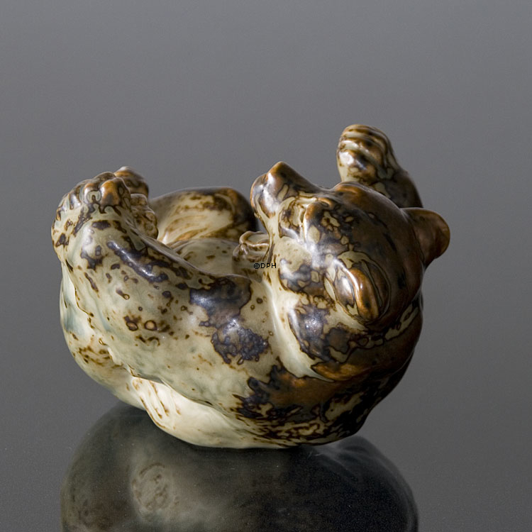 Liggende bjørn, Royal Copenhagen stentøjsfigur nr. 20271