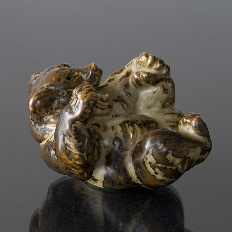 Liggende bjørn, Royal Copenhagen stentøjsfigur nr. 20271