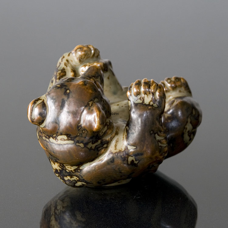 Liggende bjørn, Royal Copenhagen stentøjsfigur nr. 20271