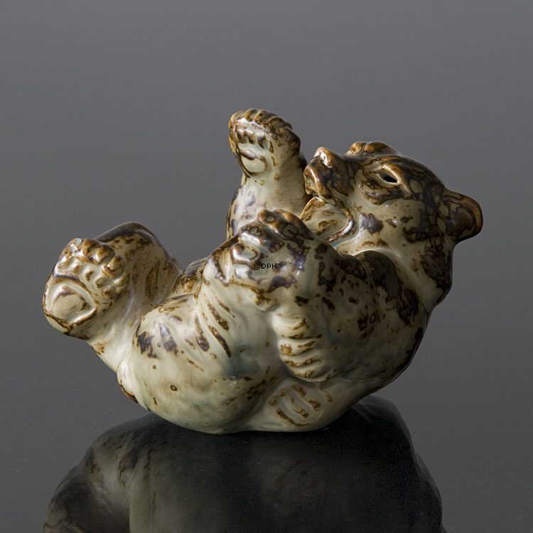 Liggende bjørn, Royal Copenhagen stentøjsfigur nr. 20271