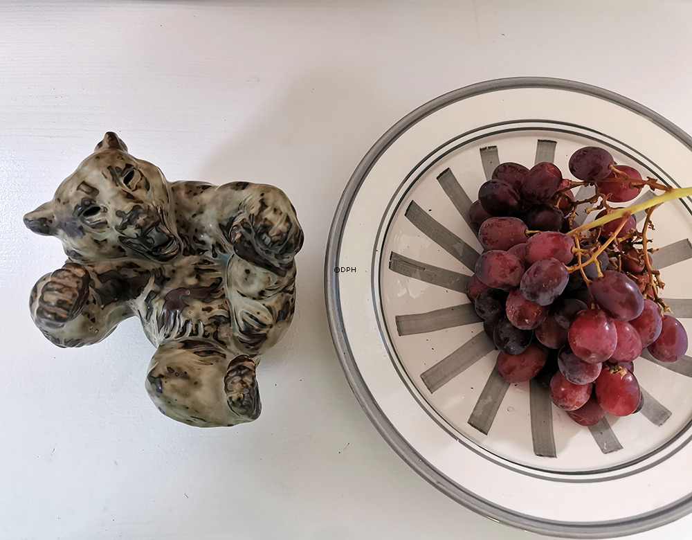 Liggende bjørn, Royal Copenhagen stentøjsfigur nr. 20271