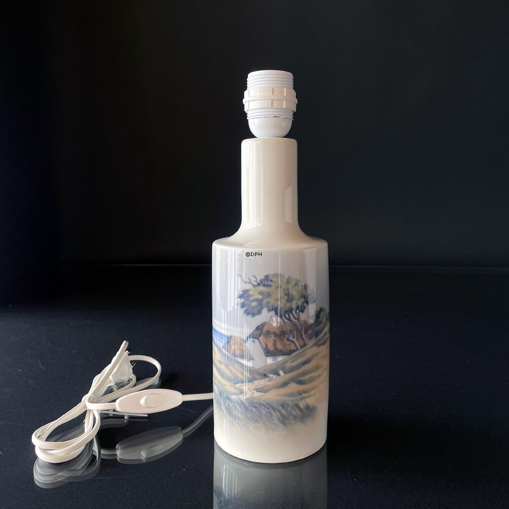 Bordlampe med gård/stråtægt hus i klitterne, Royal Copenhagen nr. 205-4622