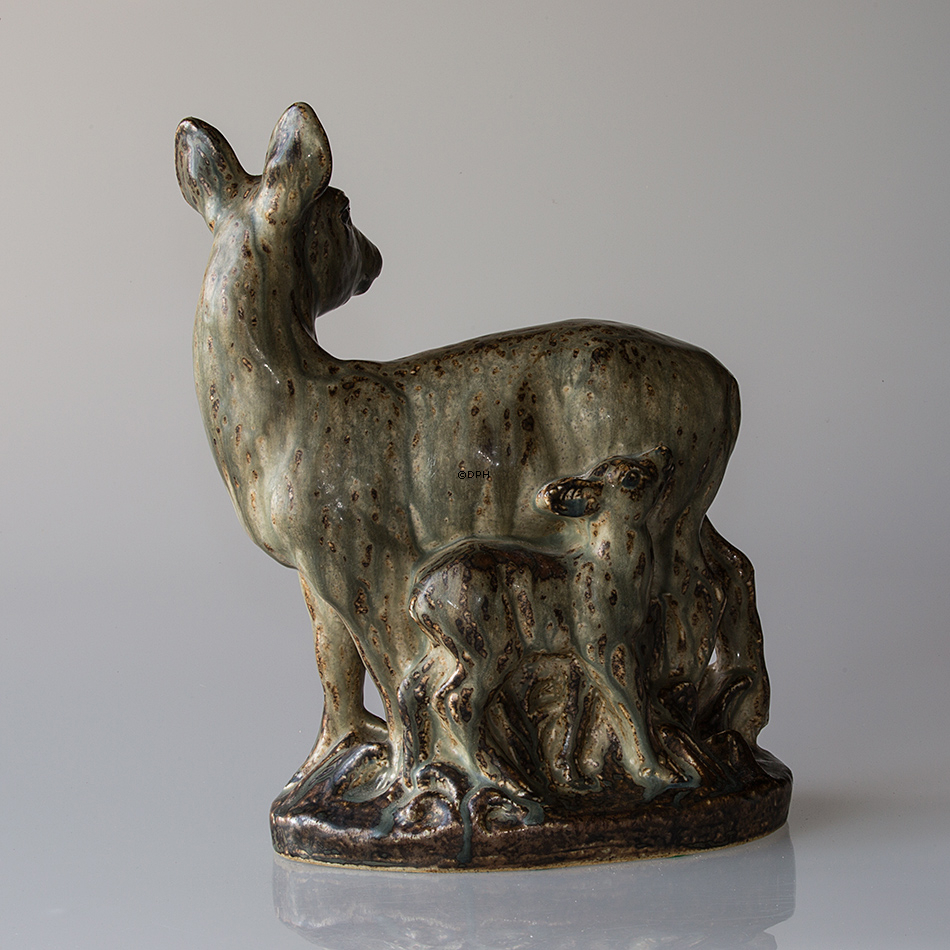 Dådyr med unge. Royal Copenhagen stentøjsfigur nr. 20552