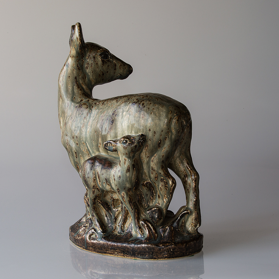 Dådyr med unge. Royal Copenhagen stentøjsfigur nr. 20552