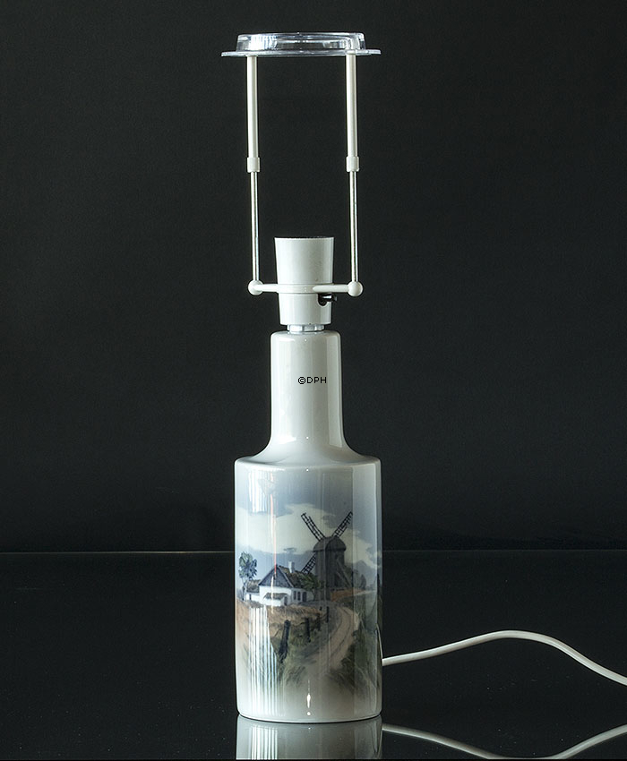 Bordlampe med gård og vindmølle, Royal Copenhagen nr. 206-4622