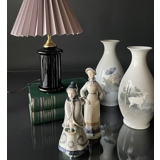 Kvinde med kurv, Royal Copenhagen figur nr. 2061(1890-1990)
