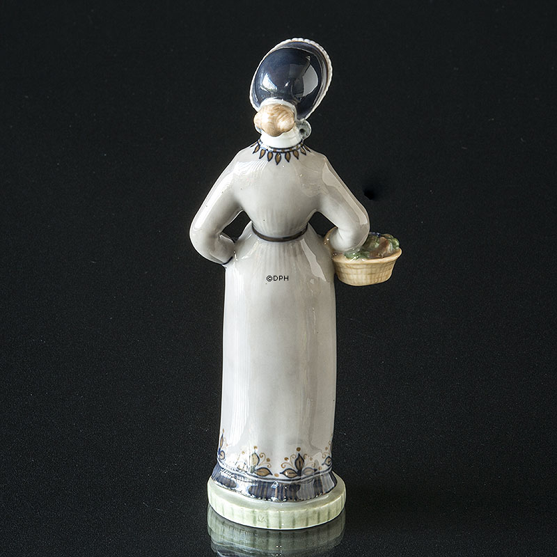 Kvinde med kurv, Royal Copenhagen figur nr. 2061(1890-1990)