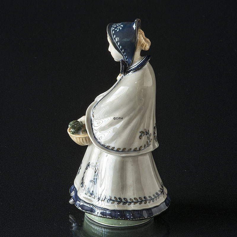 Kvinde med kurv, Royal Copenhagen figur nr. 2085 (1890-1990)