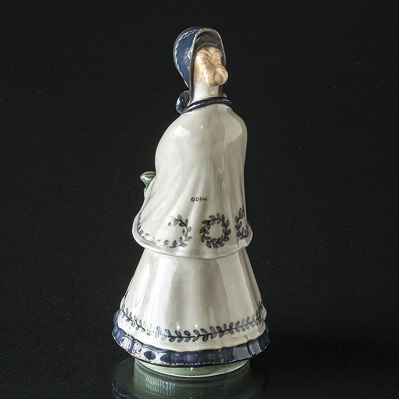 Kvinde med kurv, Royal Copenhagen figur nr. 2085 (1890-1990)