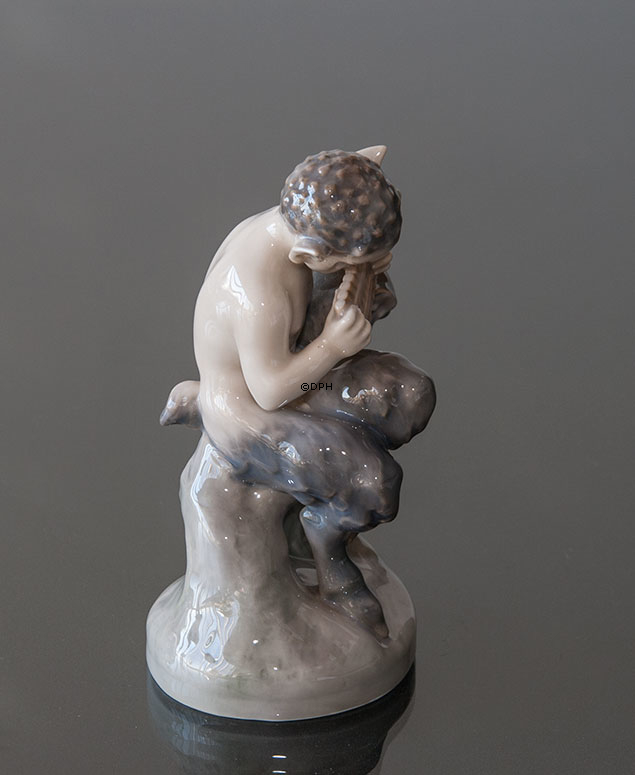 Faun med Ugle, Royal Copenhagen figur nr. 2107
