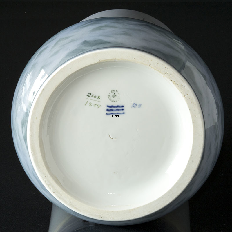 Vase med Sejlskib ved Møens klint, Royal Copenhagen nr.2108-1854 (1889-1922)