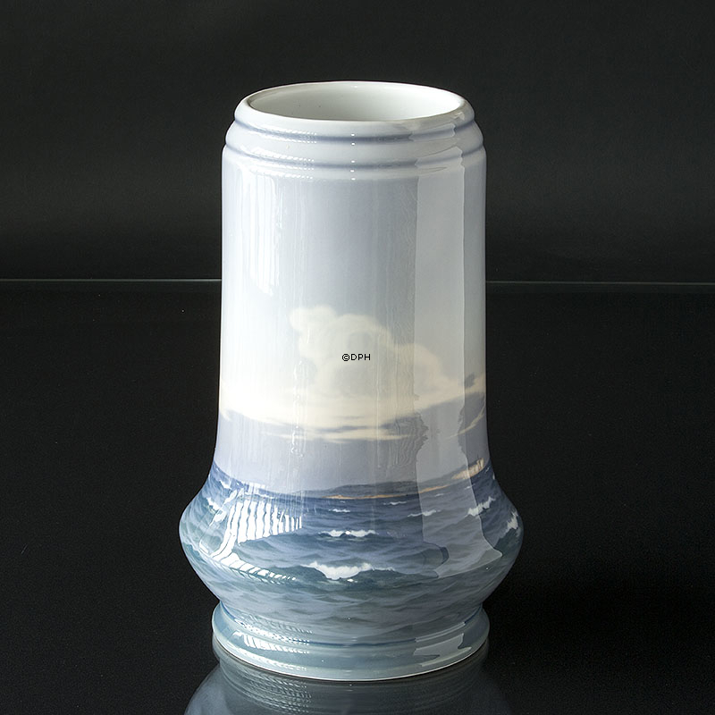 Vase med Sejlskib ved Møens klint, Royal Copenhagen nr.2108-1854 (1889-1922)